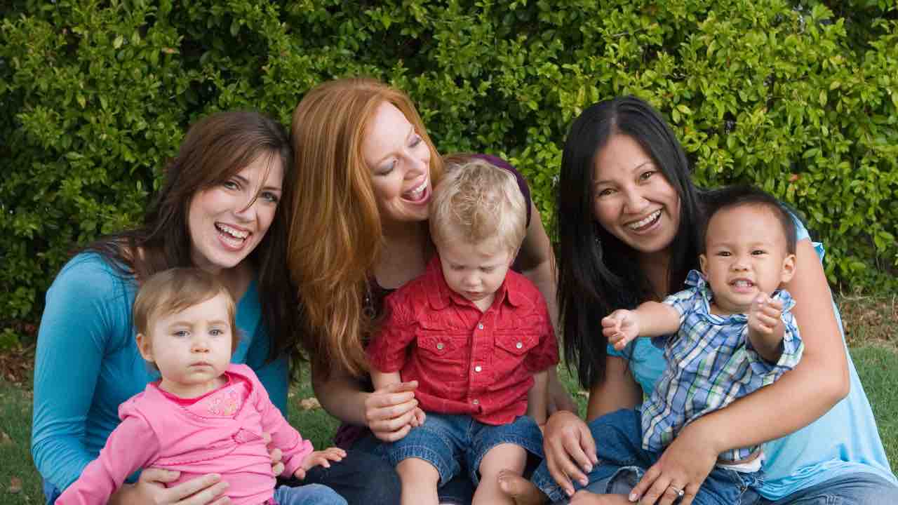 Mamme felici con bambini