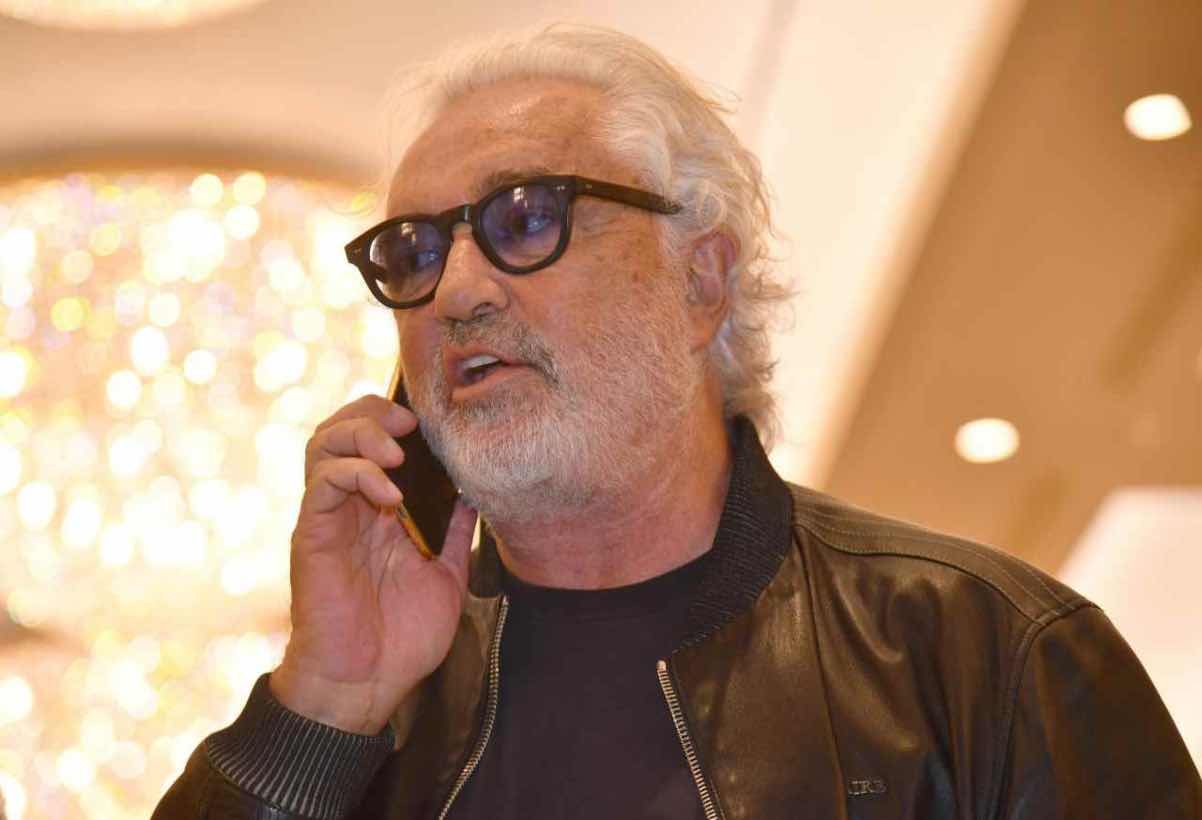 Flavio Briatore al telefono