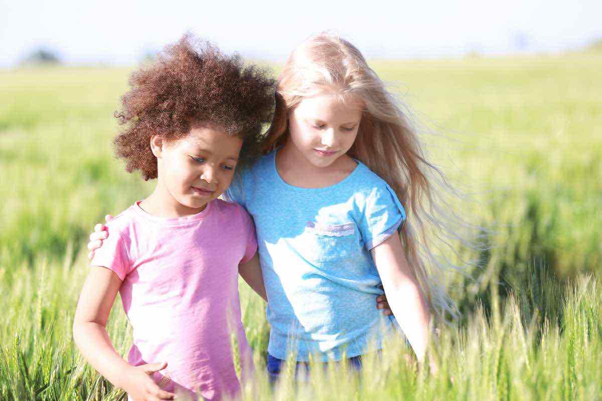 bambini belle nel campo