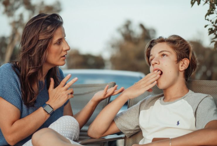 Mancanza di dialogo tra madre e figlio