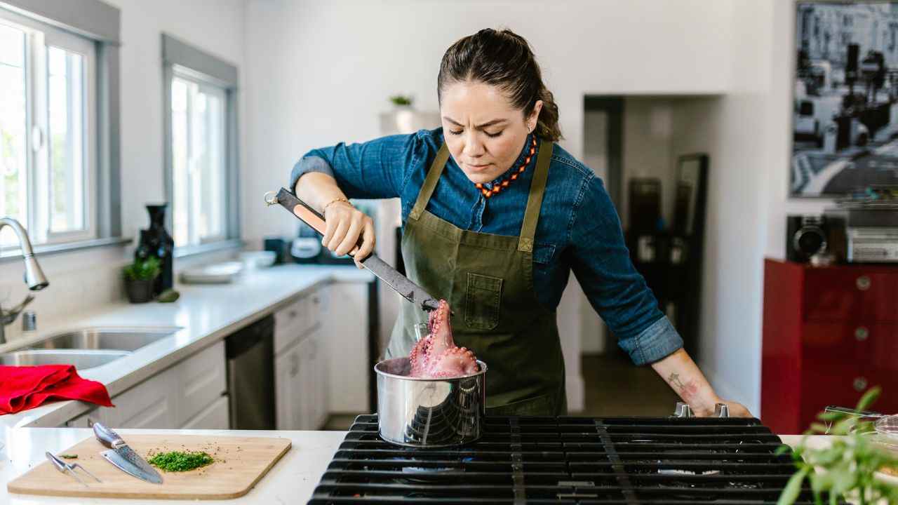 come fare il carpaccio di polpo con una bottiglia